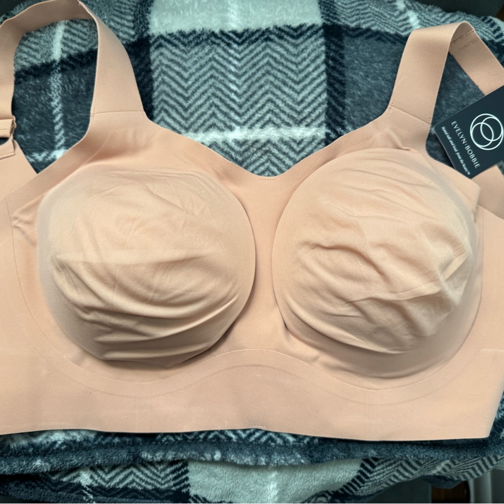 Peach Seamless Evelyn & Bobbie The Beyond Women's Bra - Picture 4 of 6